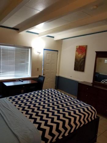 Travelers Bed & Breakfast Hostel