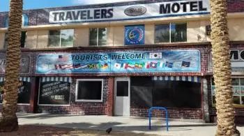 Travelers Bed & Breakfast Hostel 10
