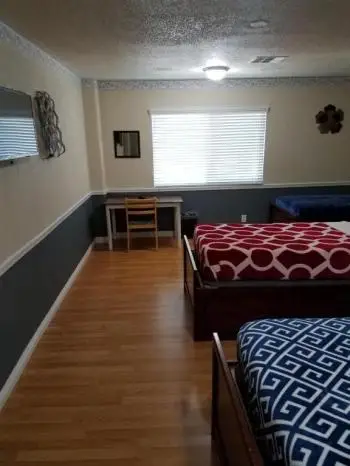 Travelers Bed & Breakfast Hostel 6