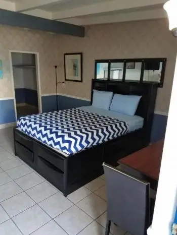 Travelers Bed & Breakfast Hostel 7