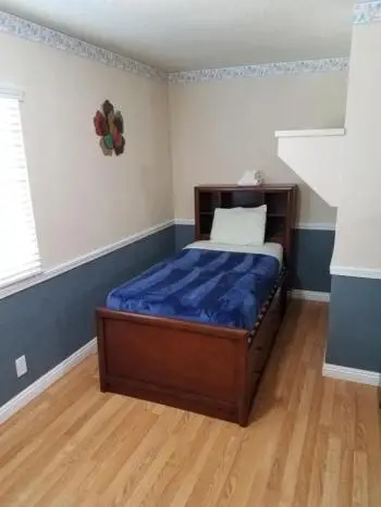 Travelers Bed & Breakfast Hostel 8